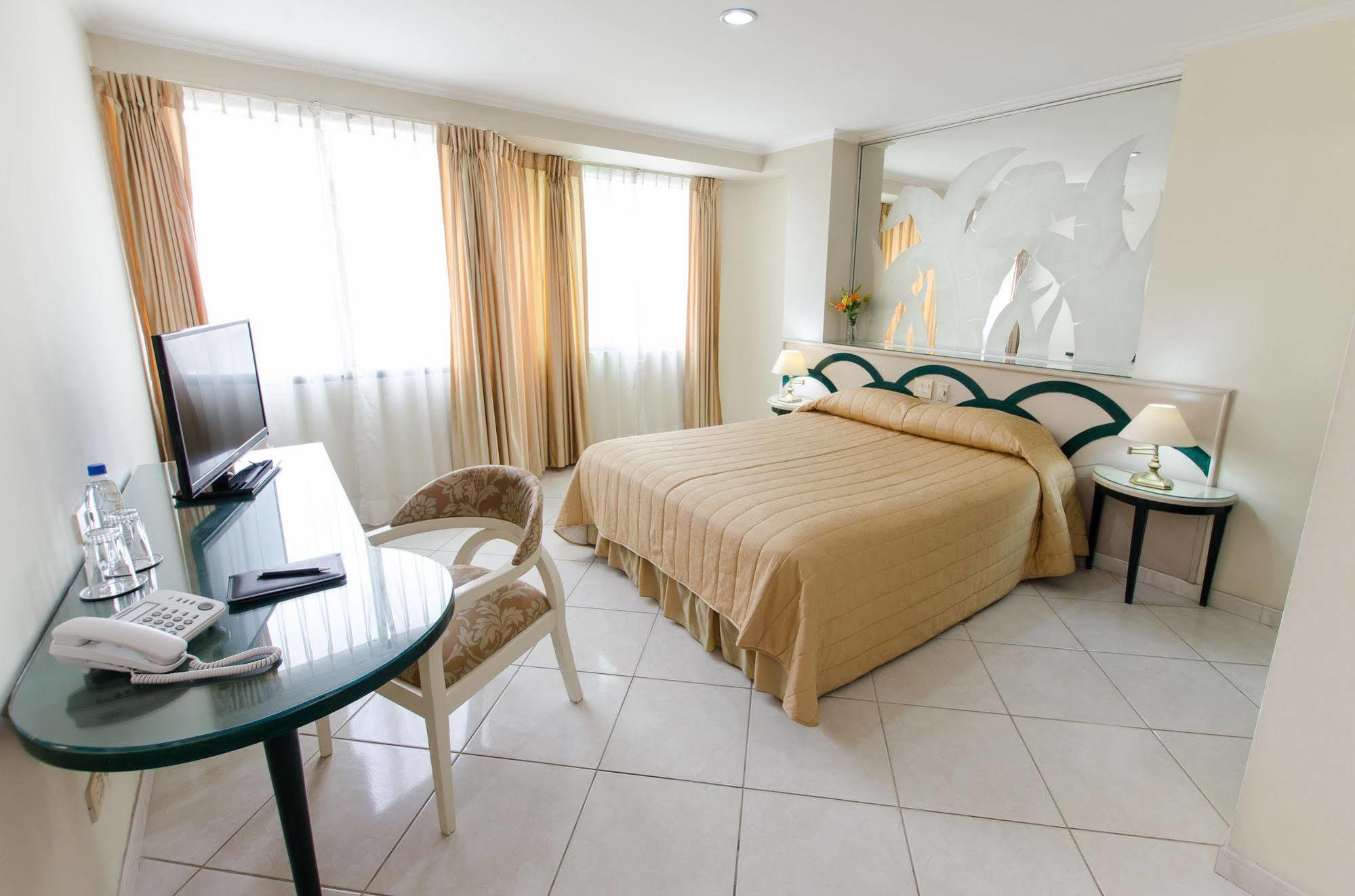 Apart Hotel Kennedy Γκουαγιακίλ Εξωτερικό φωτογραφία