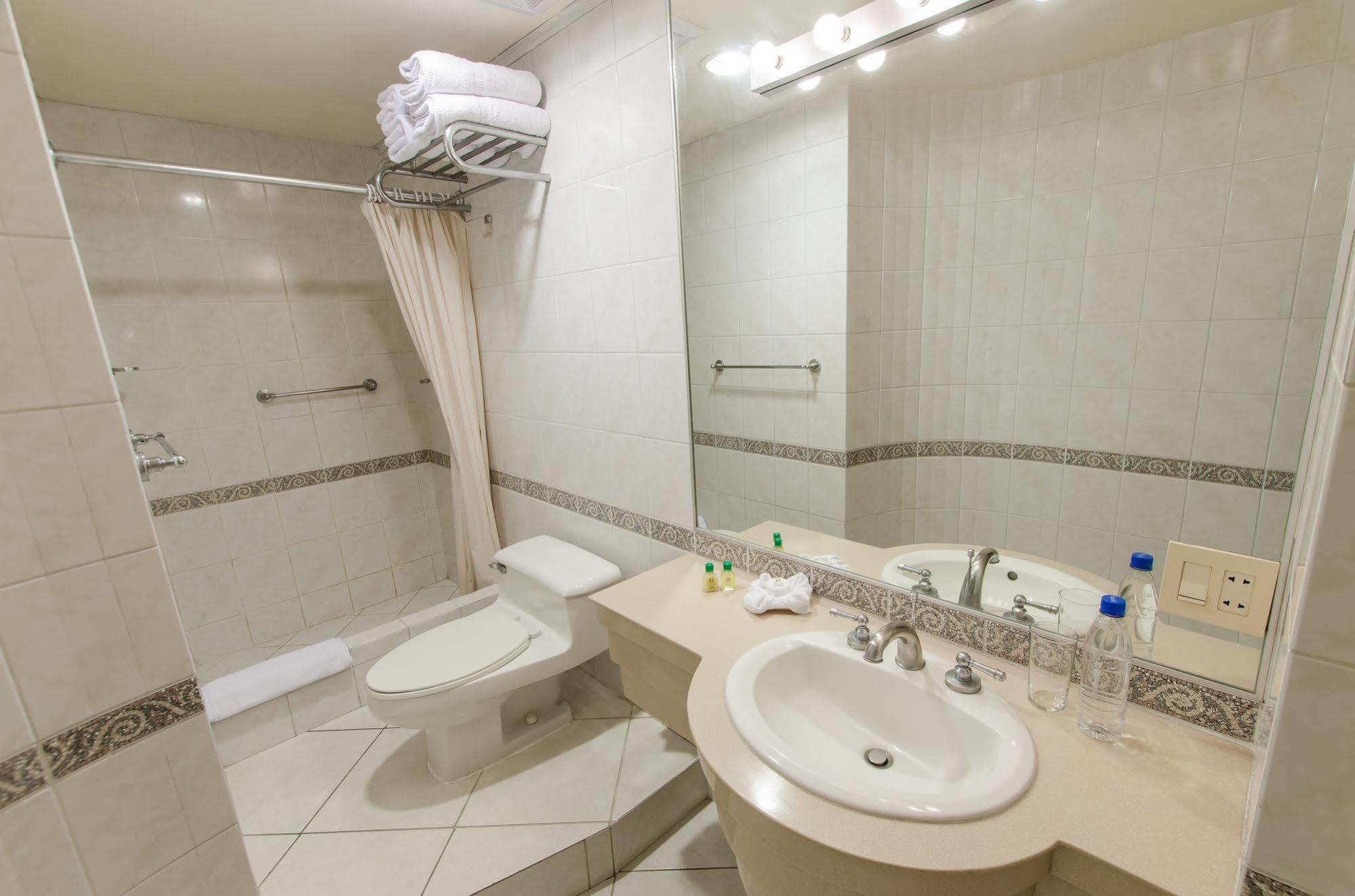 Apart Hotel Kennedy Γκουαγιακίλ Εξωτερικό φωτογραφία