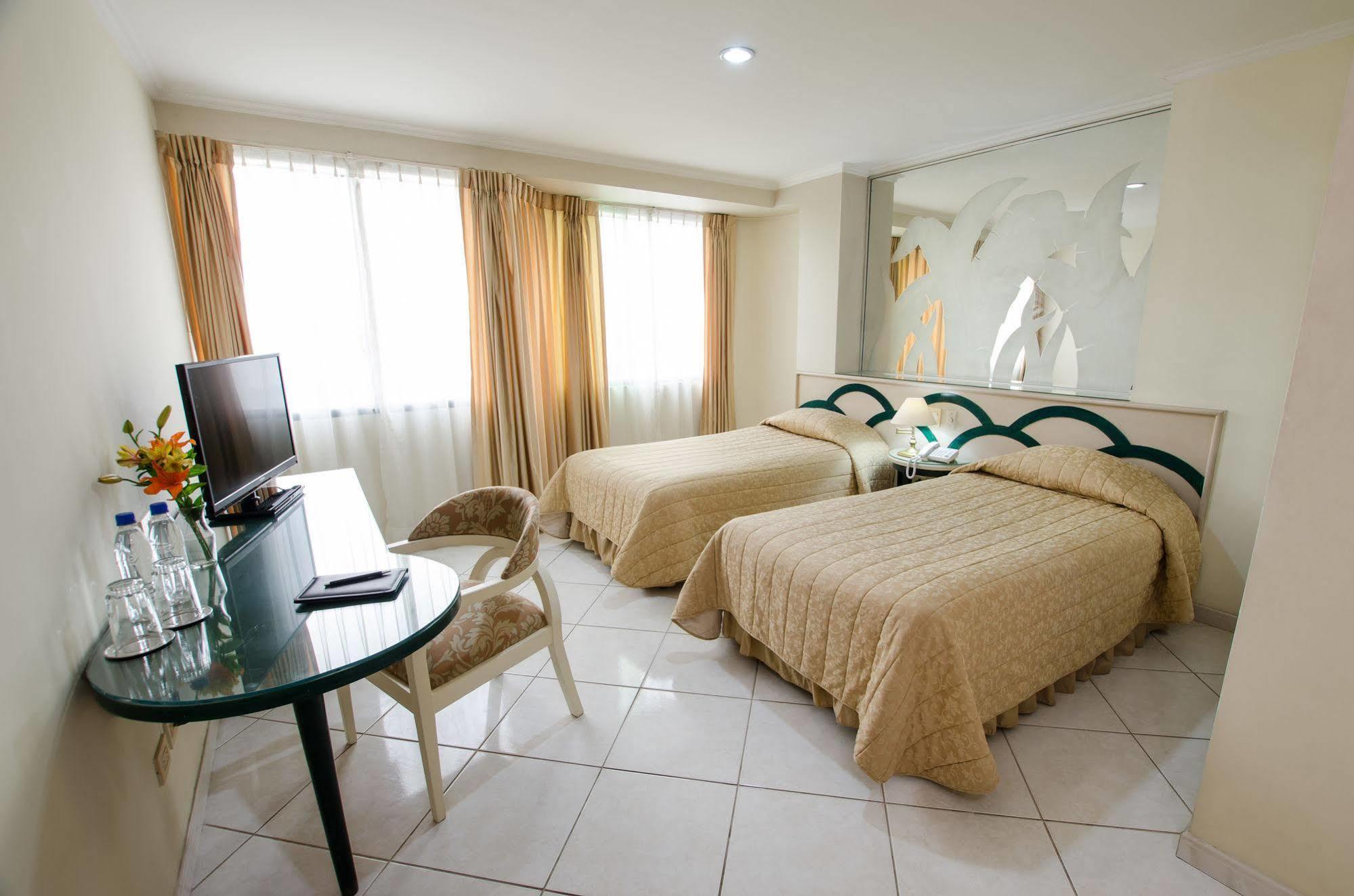 Apart Hotel Kennedy Γκουαγιακίλ Εξωτερικό φωτογραφία